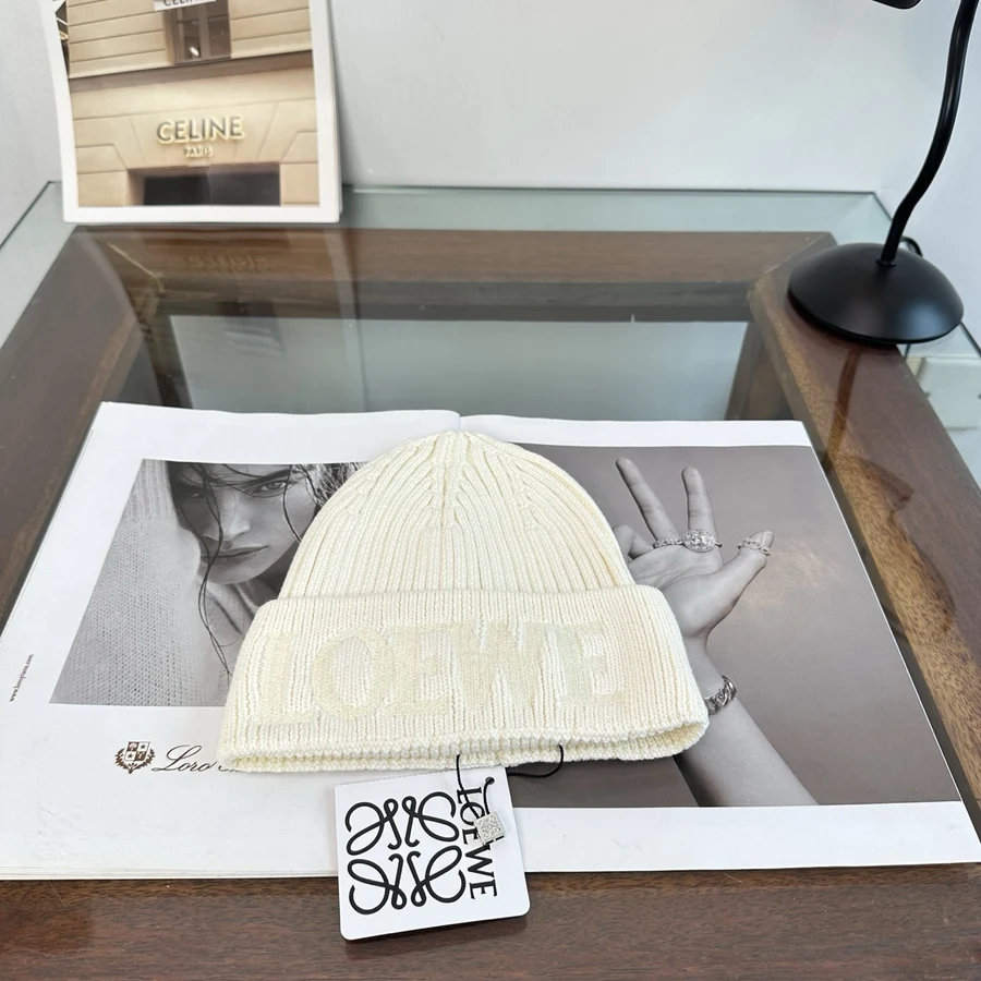 Celine hat 037