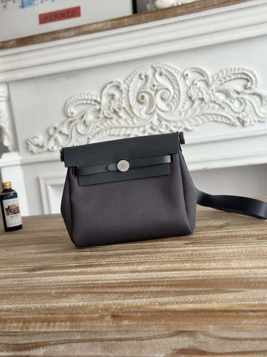 Hermès HERMES 008